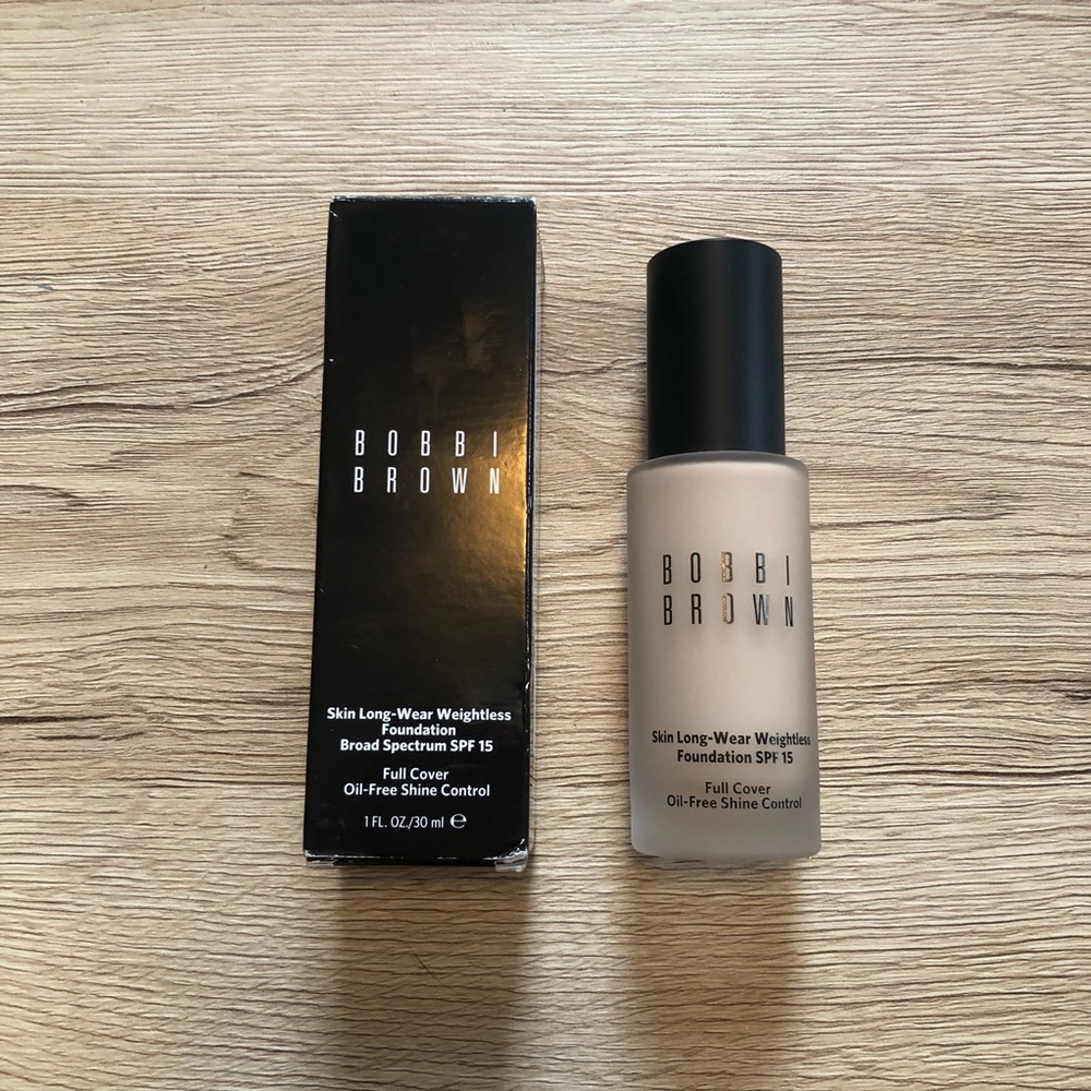 Brand New Bobbie Brown Foundation in Porcelain